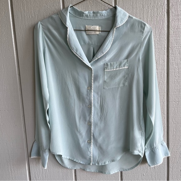 Maison Du Soir Silk Cotton Sleep Set Bardot Shirt and Jaclyn Shorts Baby Blue XS - Picture 2 of 13